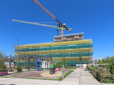 912803 Gezicht over een deel van het terrein van Stadslab Raum (Berlijnplein 520) in de wijk Leidsche Rijn (Centrum) te ...